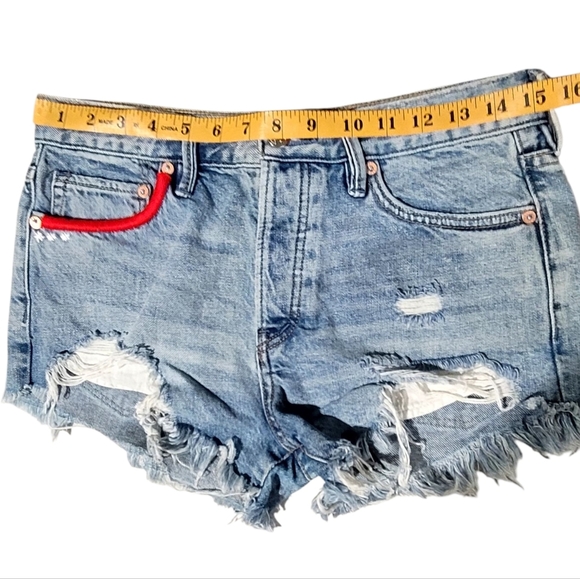 Free People We The Free Embroidered Distressed Printed Jean Shorts Size 25 - Picture 9 of 9